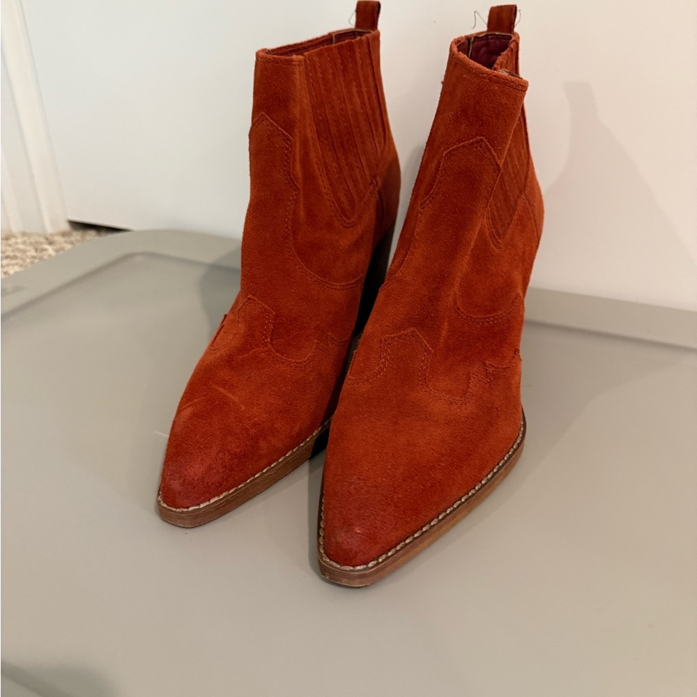 Suede western style booties. Sam Edelman. Rusty orange.